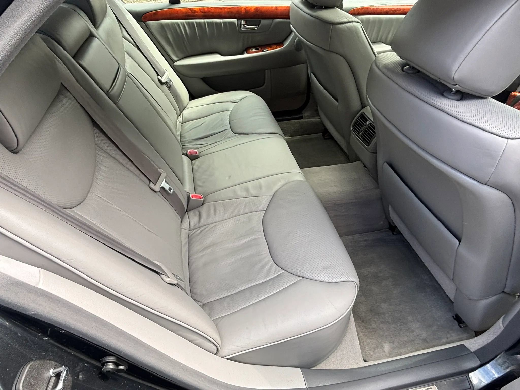 Used 2004 Lexus LS 430 RWD image 23