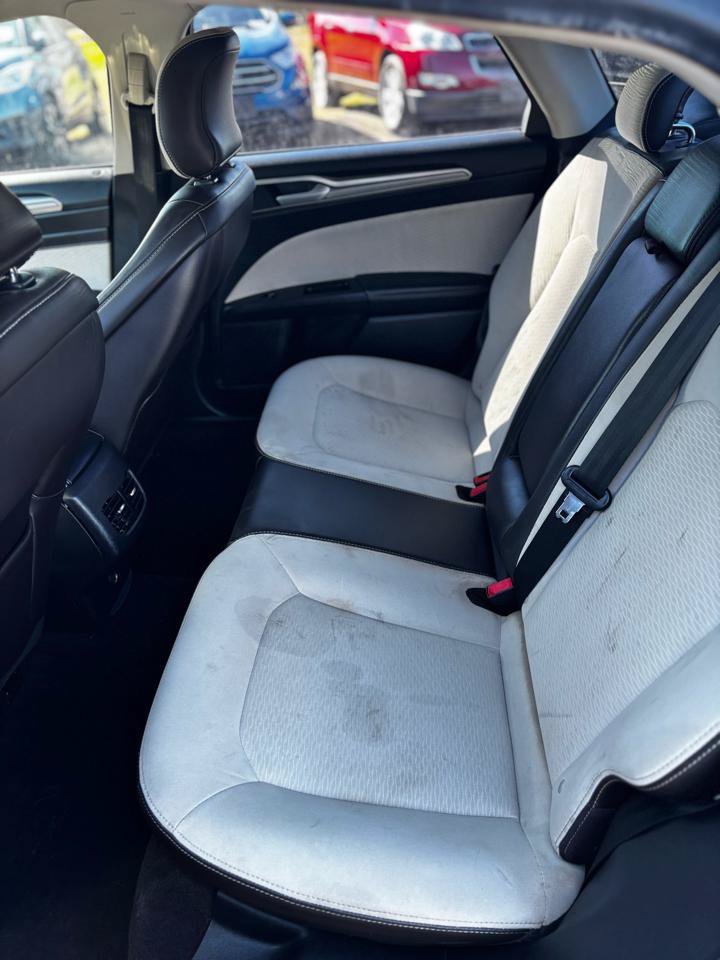 Used 2019 Ford Fusion SE w/ Equipment Group 151A FWD image 7