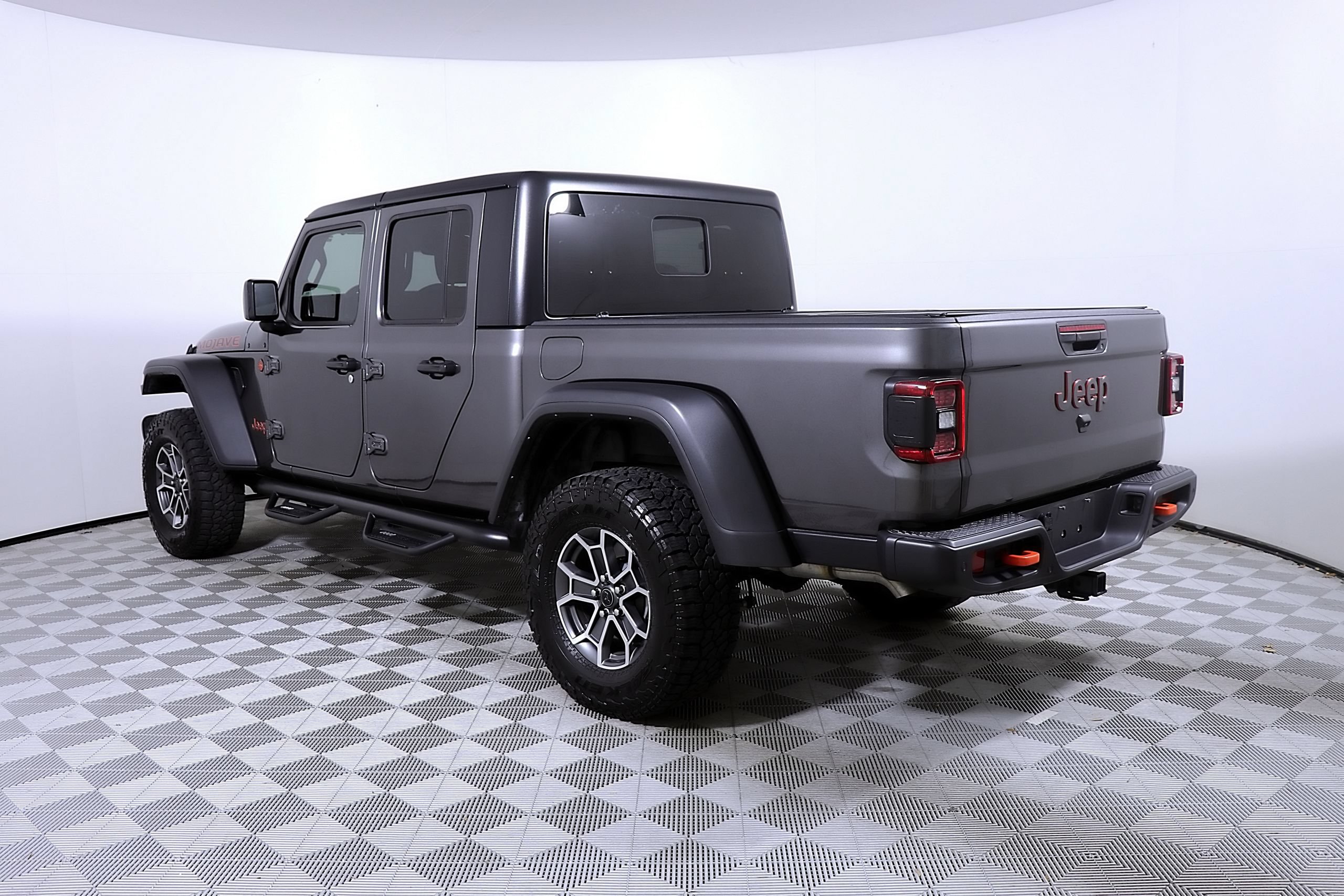 Used 2025 Jeep Gladiator Mojave w/ Safety Group AWD/4WD image 9