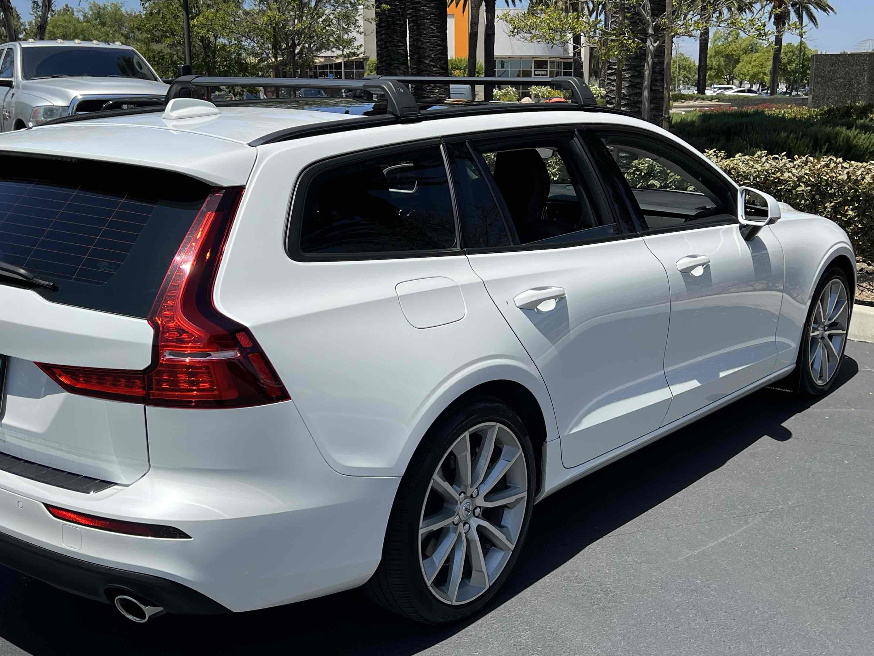 Used 2020 Volvo V60 T5 Momentum w/ Protection Package FWD image 33