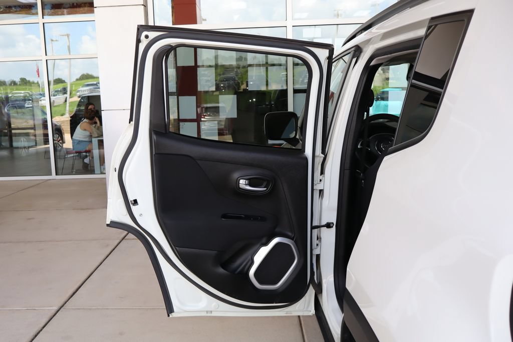 Used 2019 Jeep Renegade Latitude FWD image 32