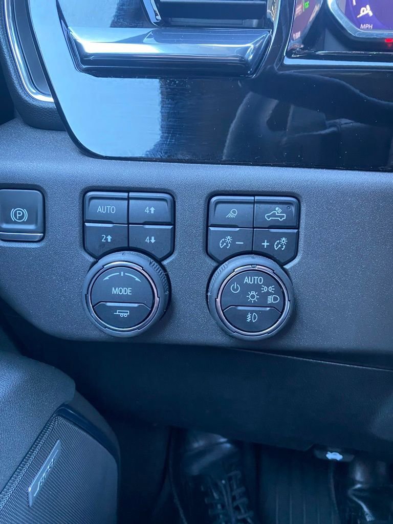 Used 2025 Chevrolet Silverado 1500 LT Trail Boss w/ LT Trail Boss Premium Package AWD/4WD image 15