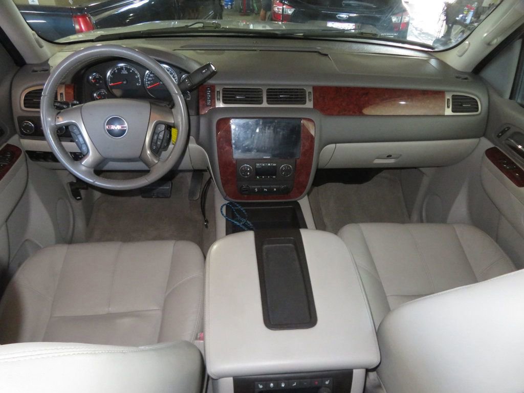 Used 2010 GMC Yukon XL SLT w/ SLT-2 Equipment Package AWD/4WD image 46