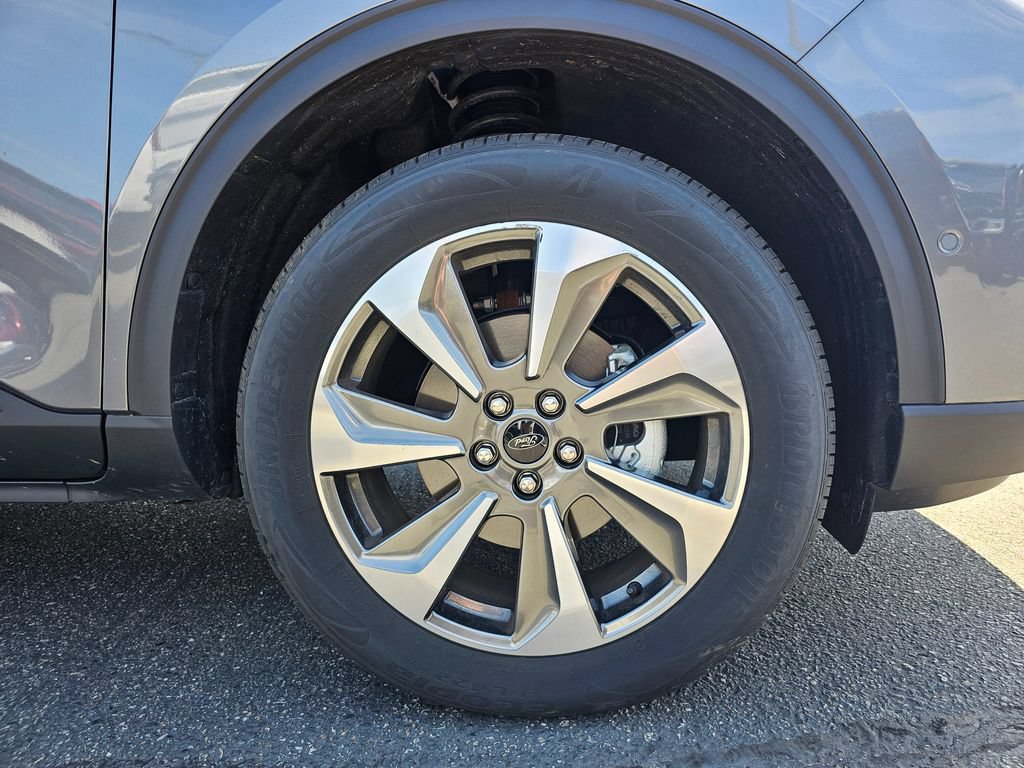 Used 2024 Ford Escape Platinum w/ Premium Technology Package AWD/4WD image 9