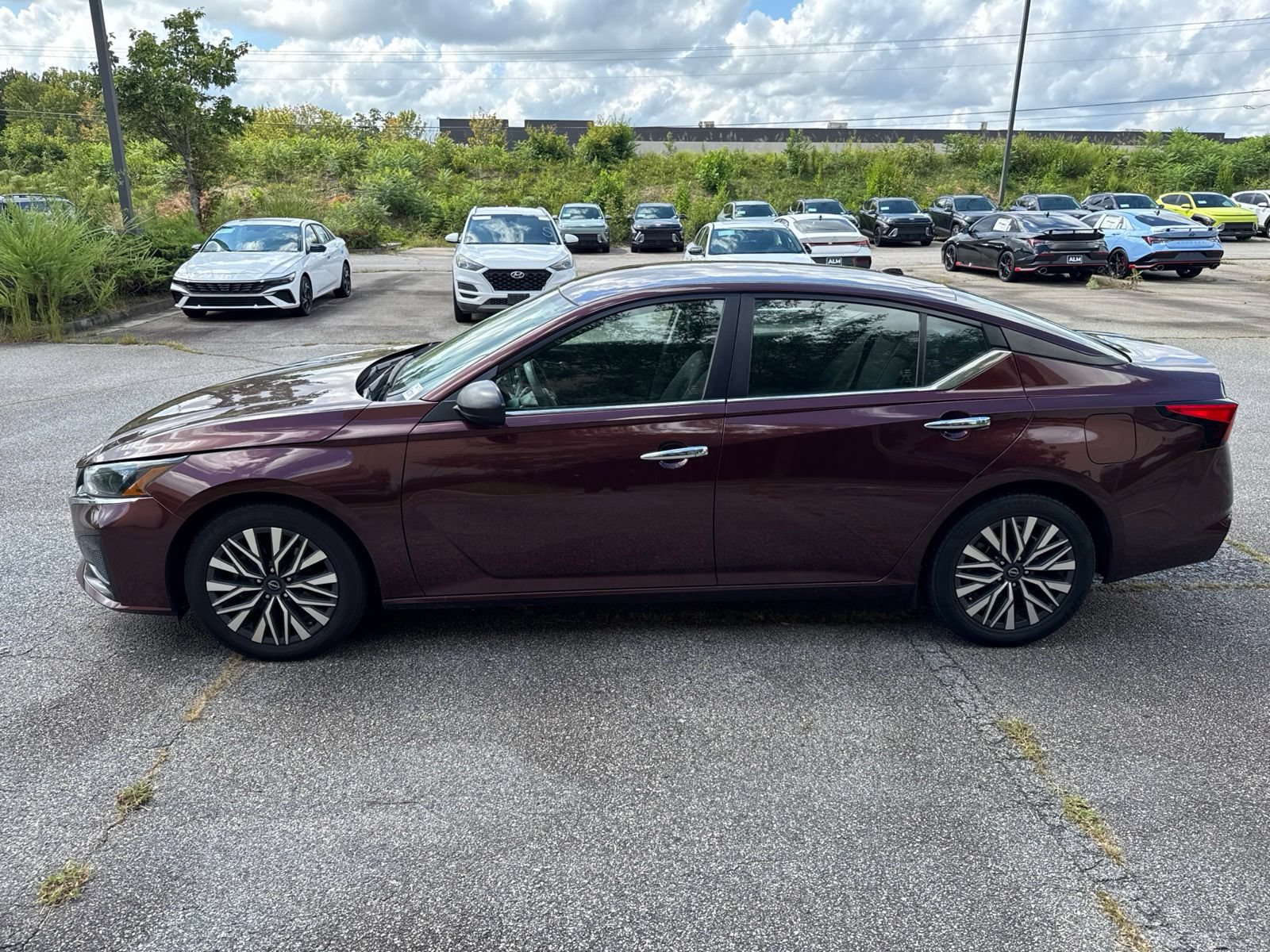 Used 2024 Nissan Altima 2.5 SV FWD image 2