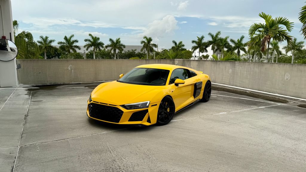 Used 2021 Audi R8 V10 w/ Premium Package RWD image 4
