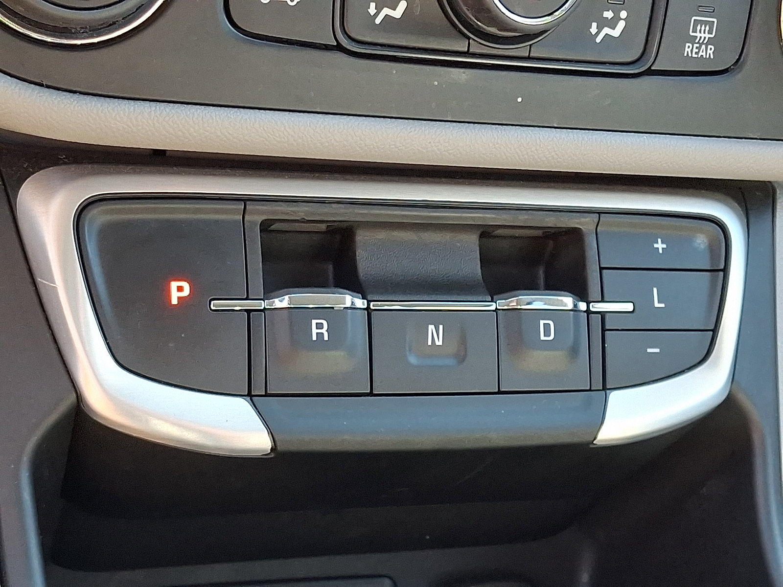 Used 2024 GMC Terrain SLT FWD image 17