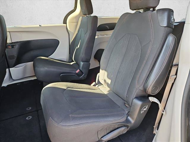 Used 2018 Chrysler Pacifica Touring Plus w/ Tire & Wheel Group FWD image 20