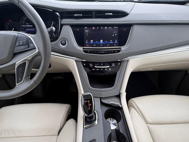 Used 2017 Cadillac XT5 Luxury w/ Driver Awareness Package image 3