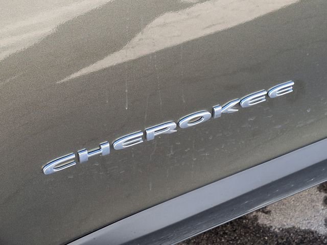 Used 2019 Jeep Cherokee Latitude Plus w/ Cold Weather Group image 32