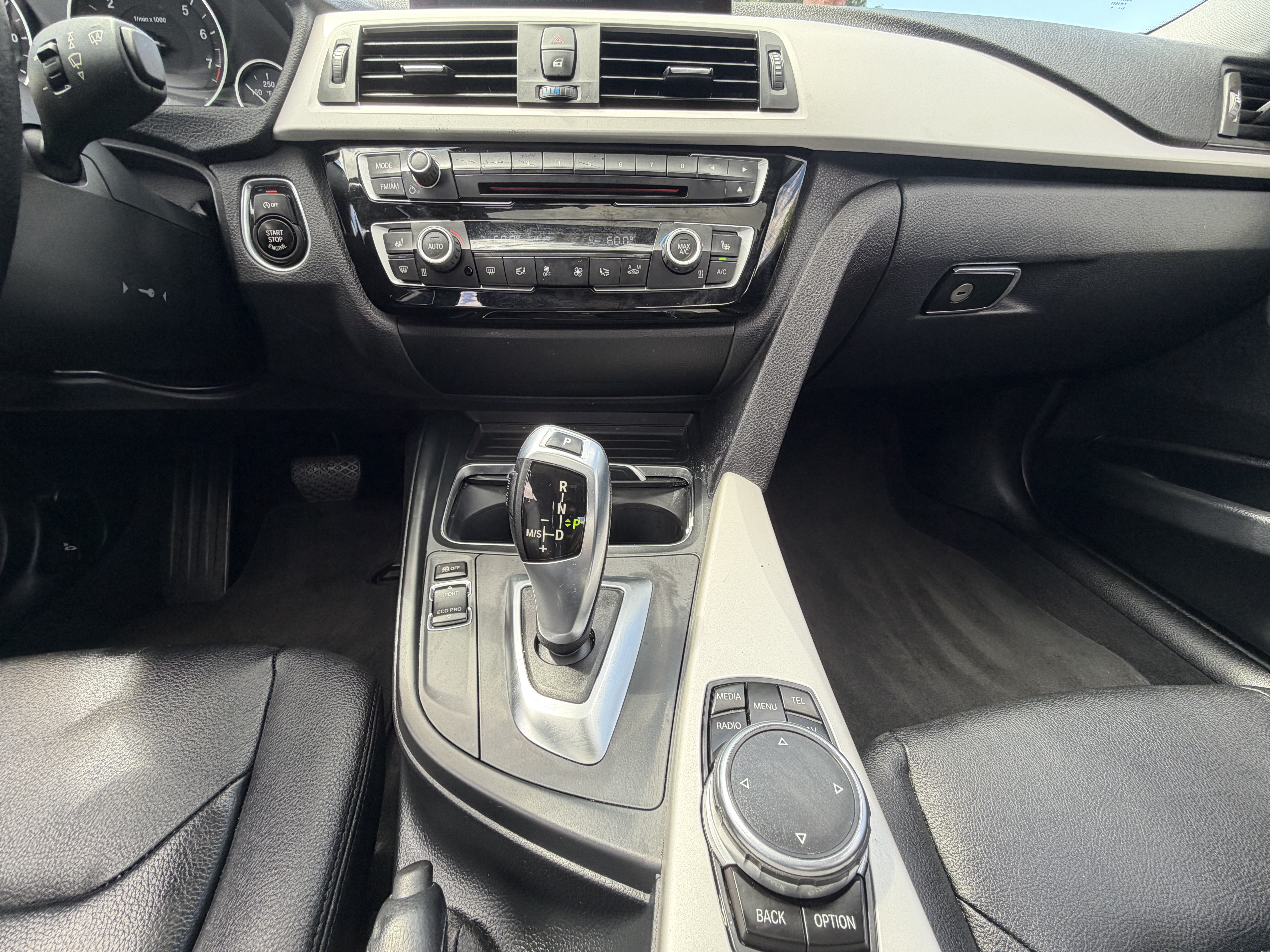 Used 2016 BMW 320i Sedan RWD image 14