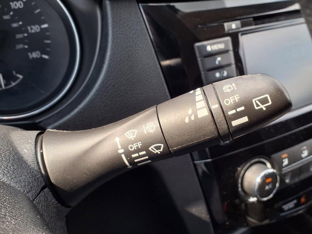 Used 2019 Nissan Rogue S image 20