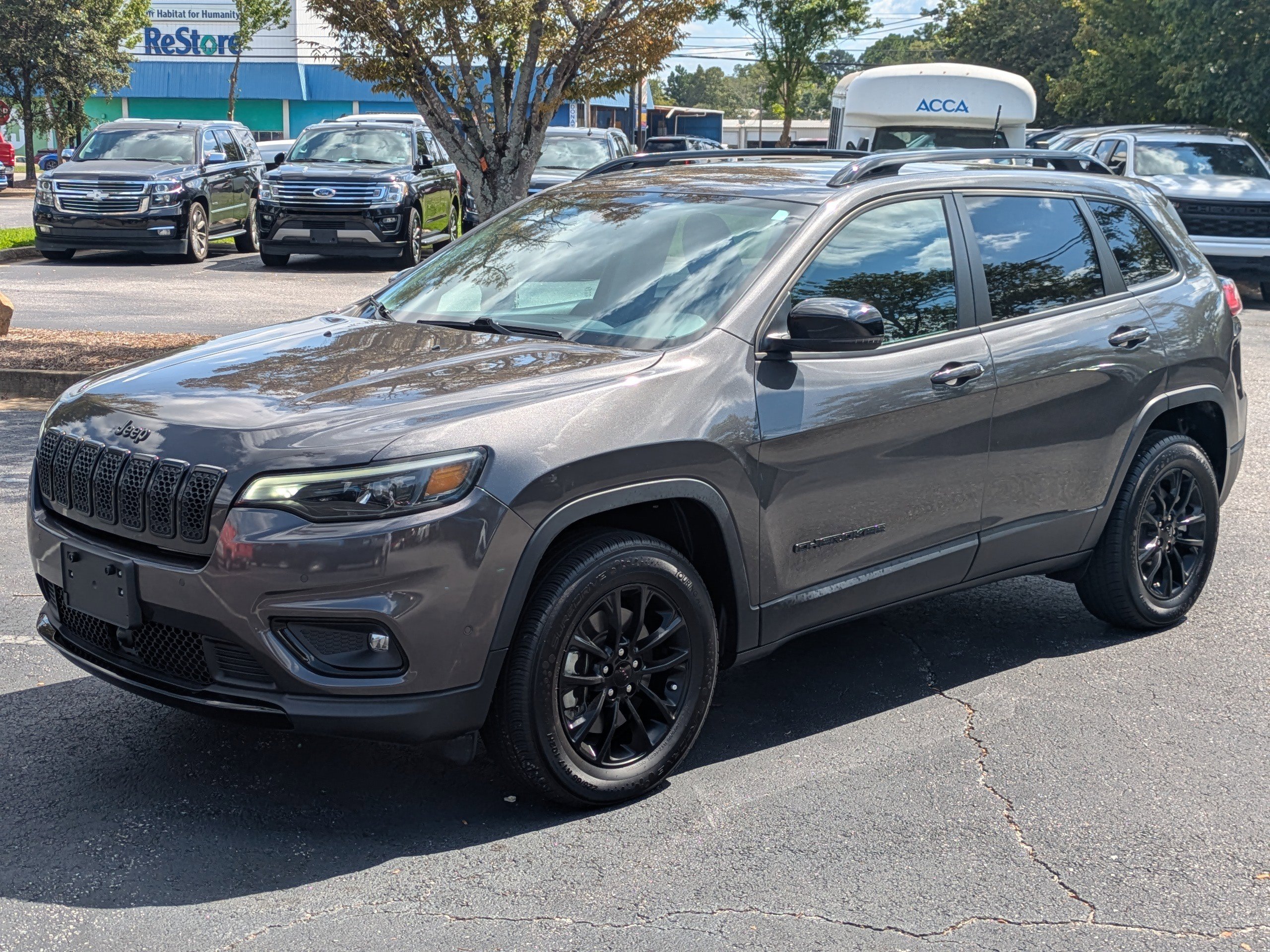 Used 2023 Jeep Cherokee Altitude Lux image 8