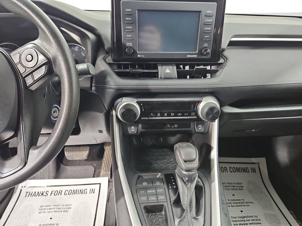 Used 2020 Toyota RAV4 LE image 17