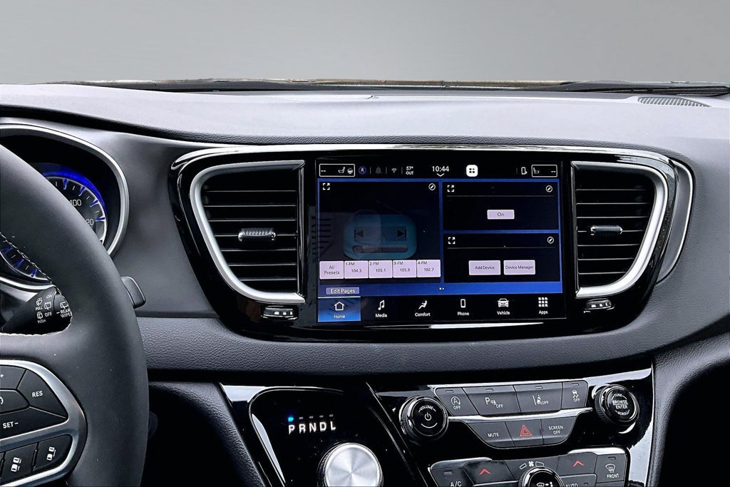 Used 2026 Chrysler Pacifica Select FWD image 10