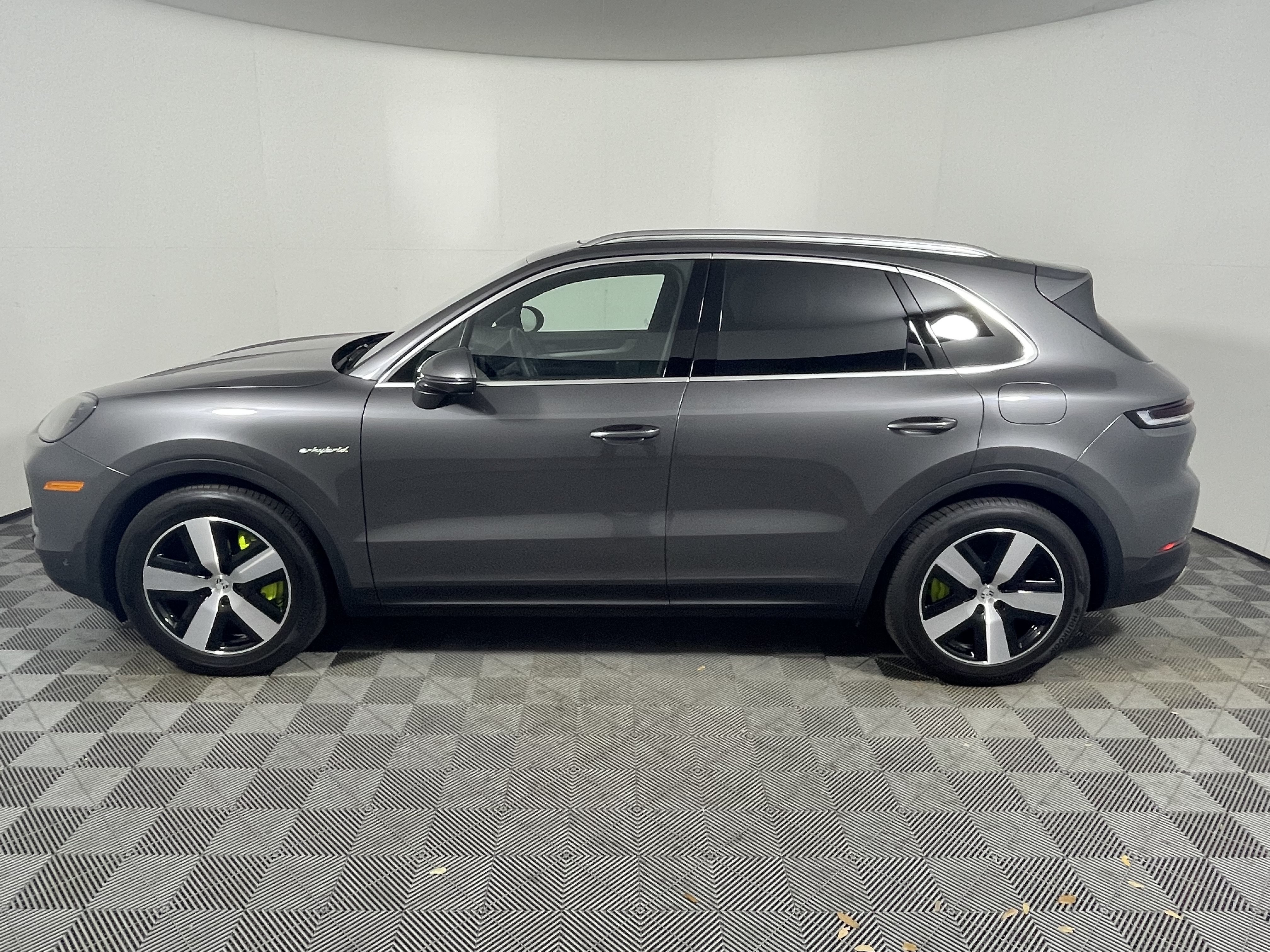 Used 2026 Porsche Cayenne E-Hybrid AWD/4WD image 2