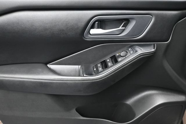 Used 2024 Nissan Rogue SV FWD image 7