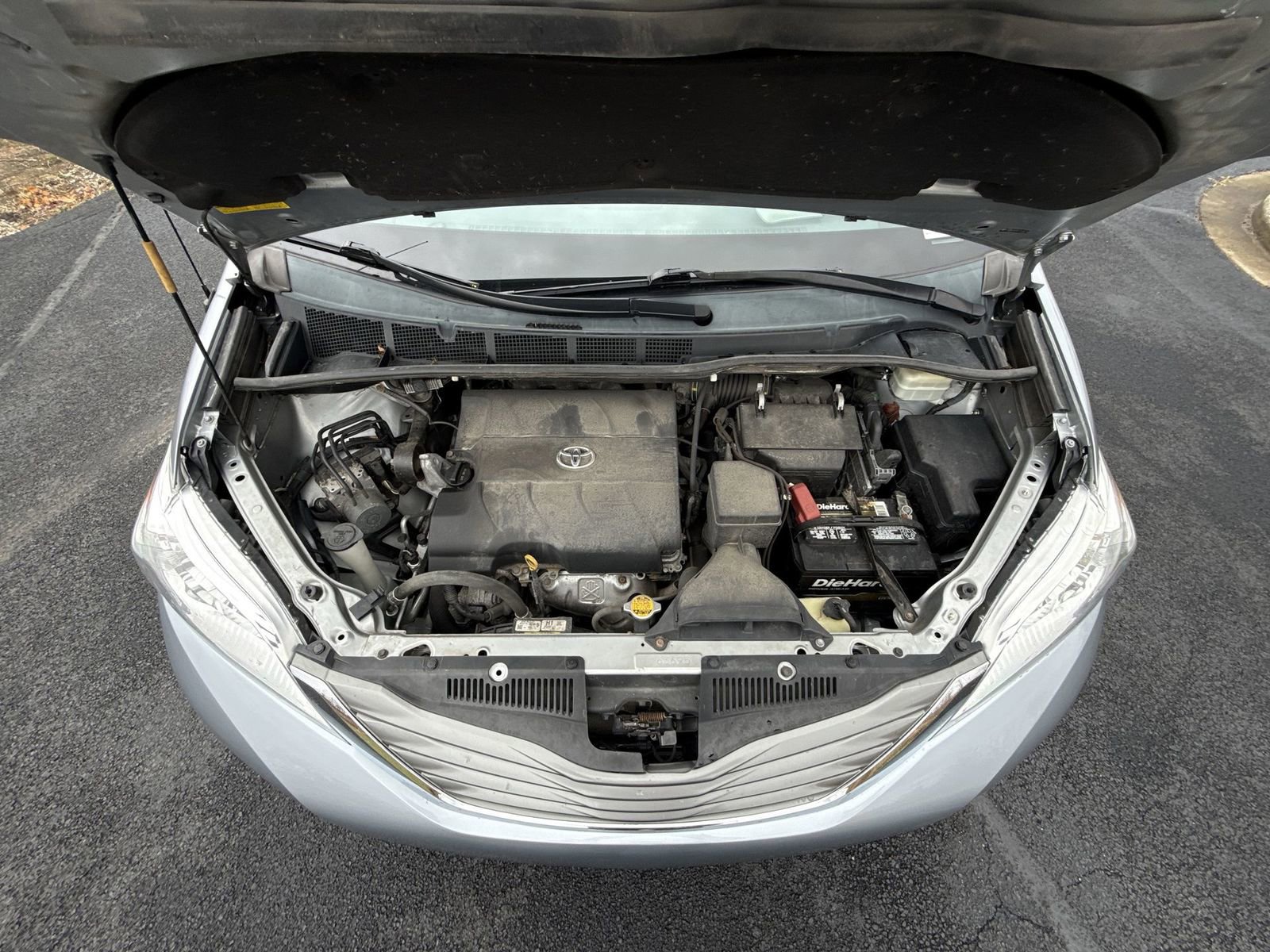 Used 2014 Toyota Sienna XLE image 28