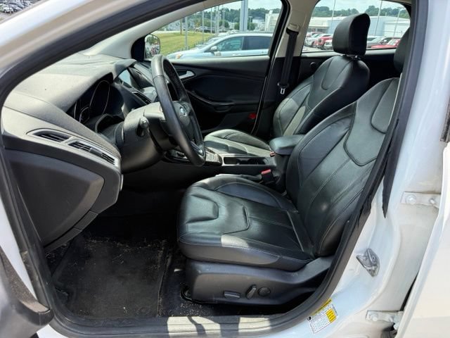 Used 2018 Ford Focus Titanium w/ Titanium Technology Package FWD image 17