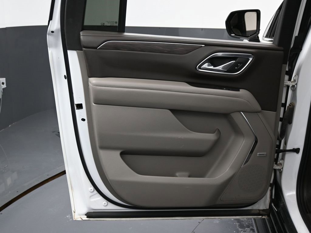 Used 2023 Chevrolet Suburban LT image 40