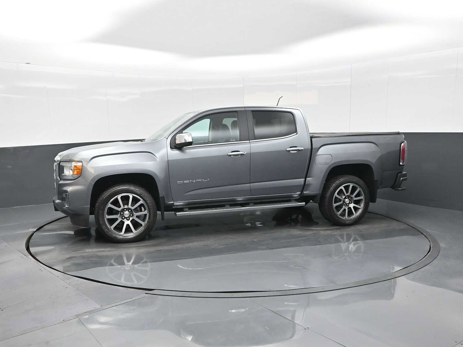 Used 2022 GMC Canyon Denali image 4