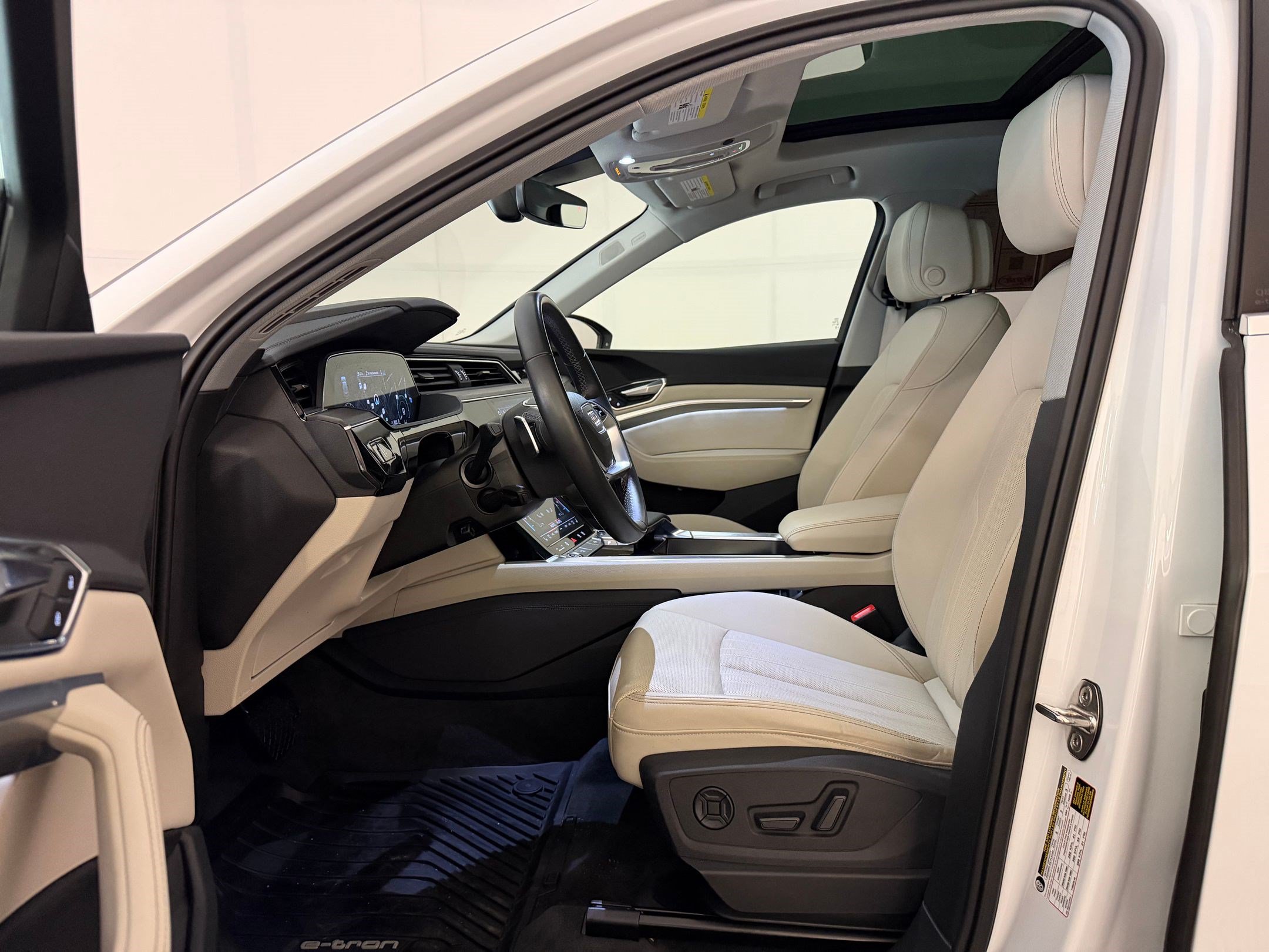 Used 2024 Audi Q8 e-tron Premium Plus w/ Premium Plus Package AWD/4WD image 5
