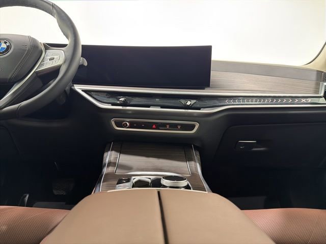 Used 2026 BMW X7 xDrive40i w/ Premium Package image 39