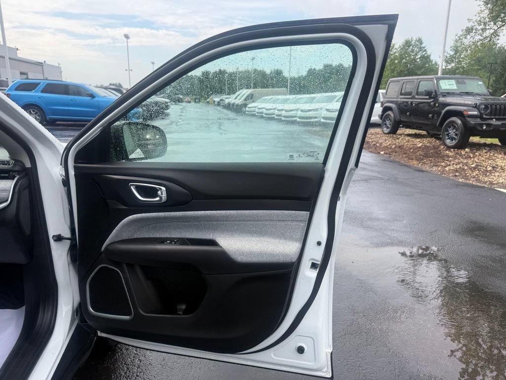 Used 2022 Jeep Compass Latitude AWD/4WD image 53