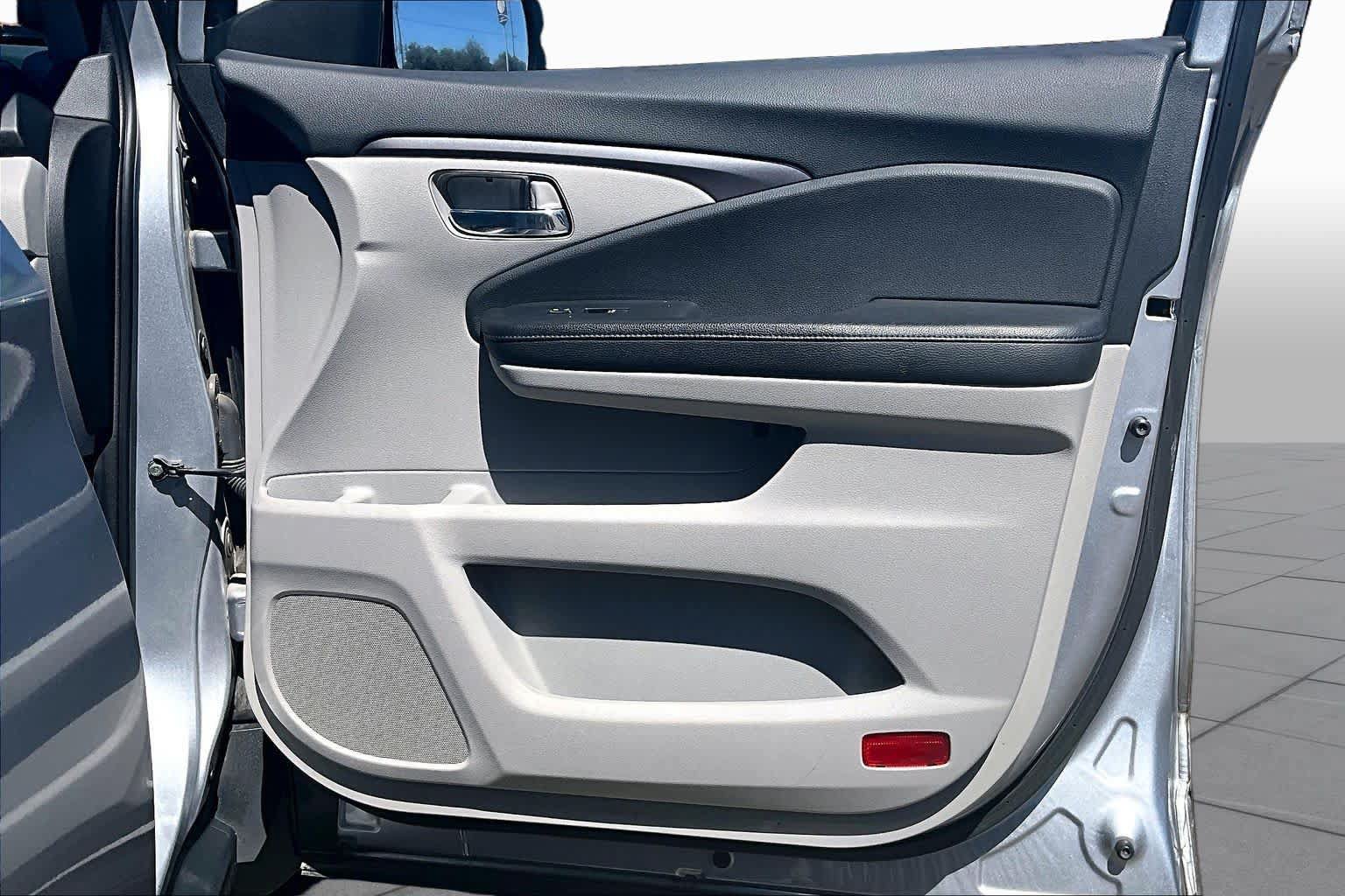 Used 2018 Honda Pilot EX image 22