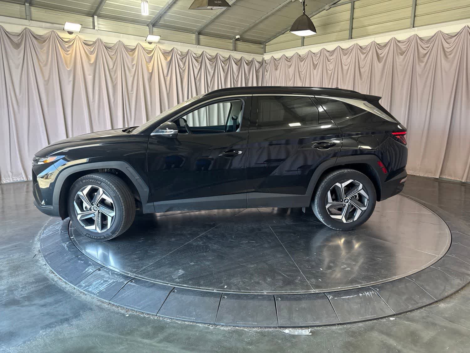 Certified 2024 Hyundai Tucson Limited AWD/4WD image 8