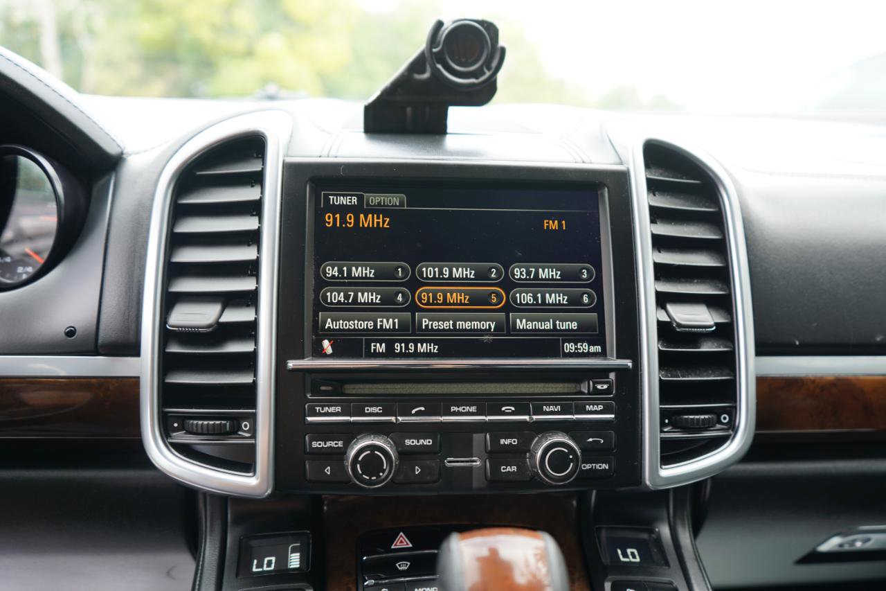 Used 2011 Porsche Cayenne Turbo AWD/4WD image 12