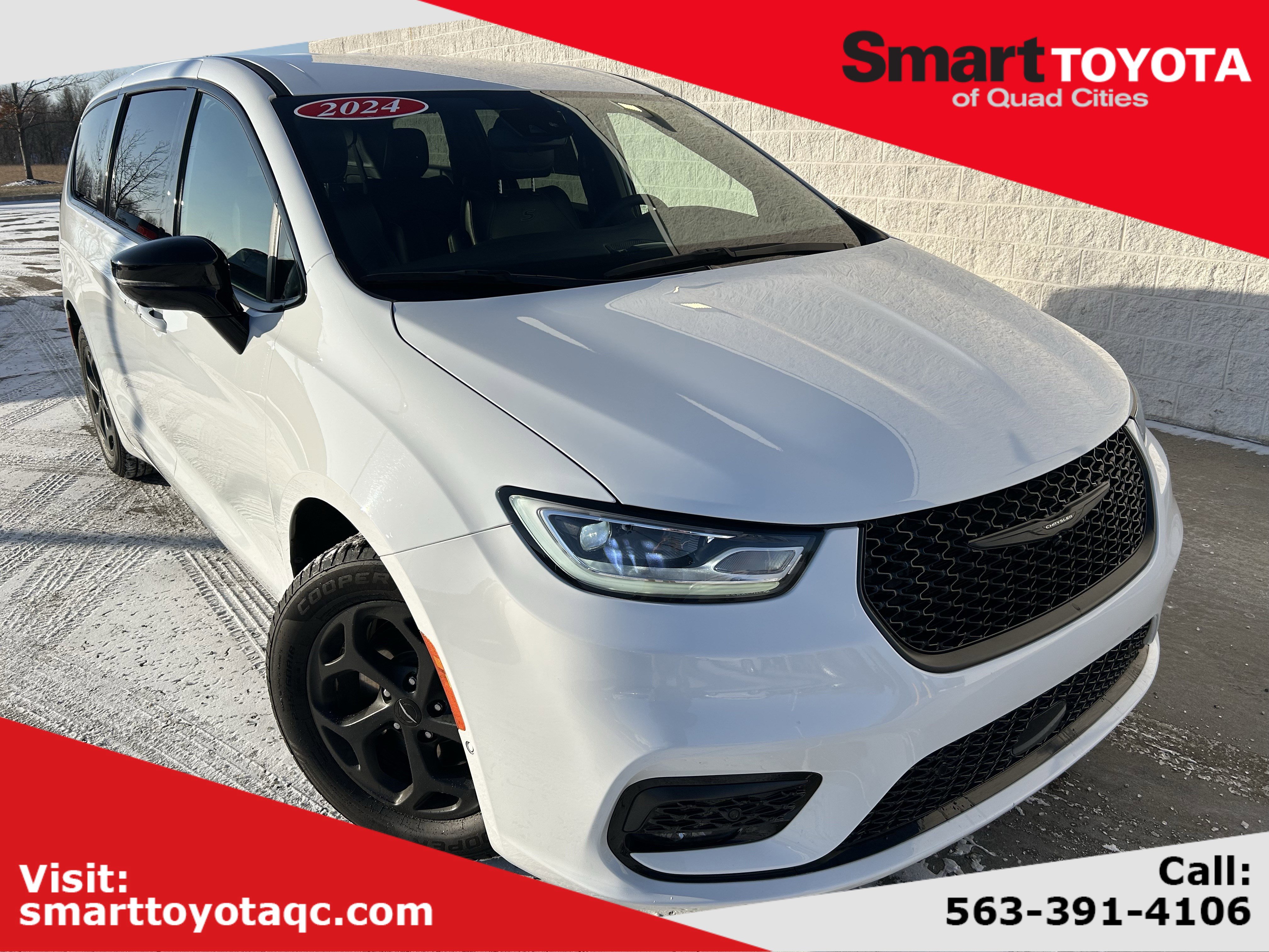 Used 2024 Chrysler Pacifica Limited image 1