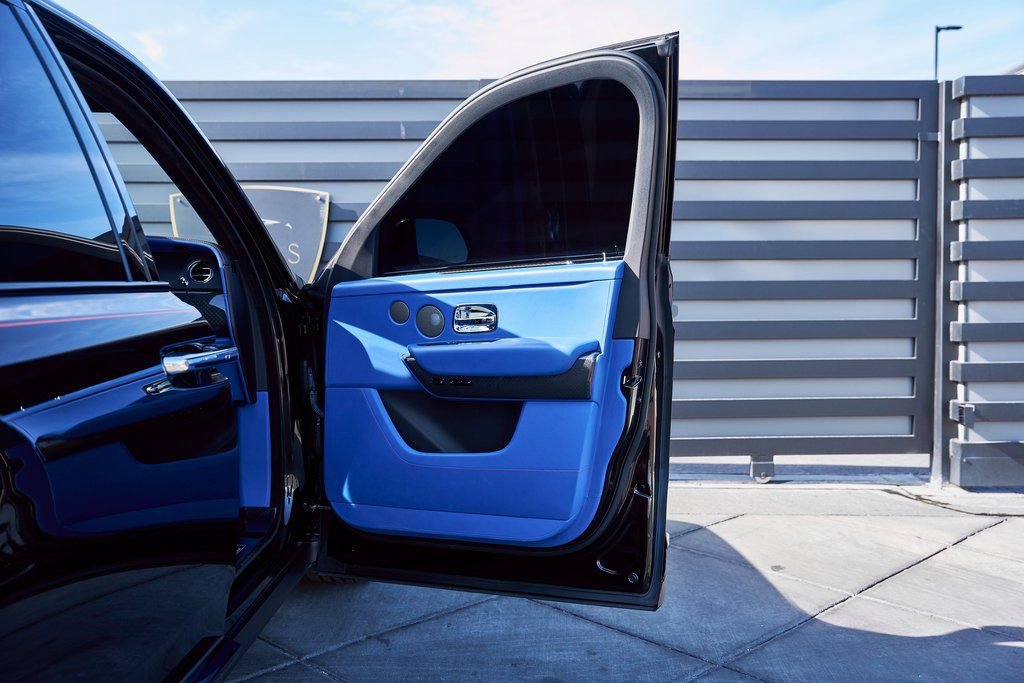 Used 2021 Rolls-Royce Cullinan Black Badge image 26