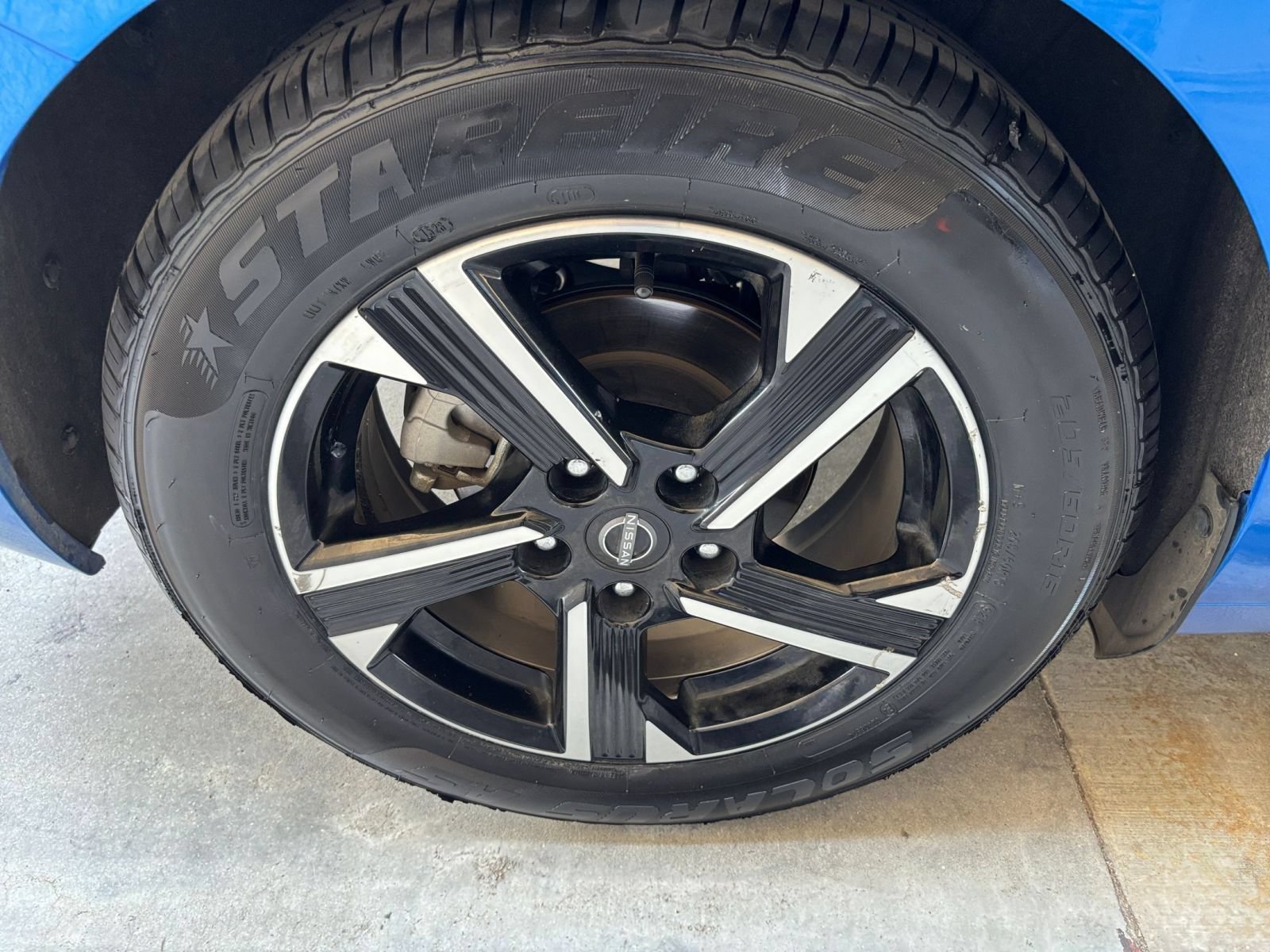 Used 2025 Nissan Sentra SV FWD image 30