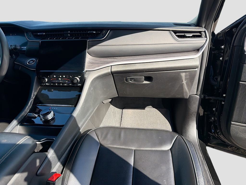 Used 2024 Jeep Grand Cherokee L Limited w/ Luxury Tech Group II image 21