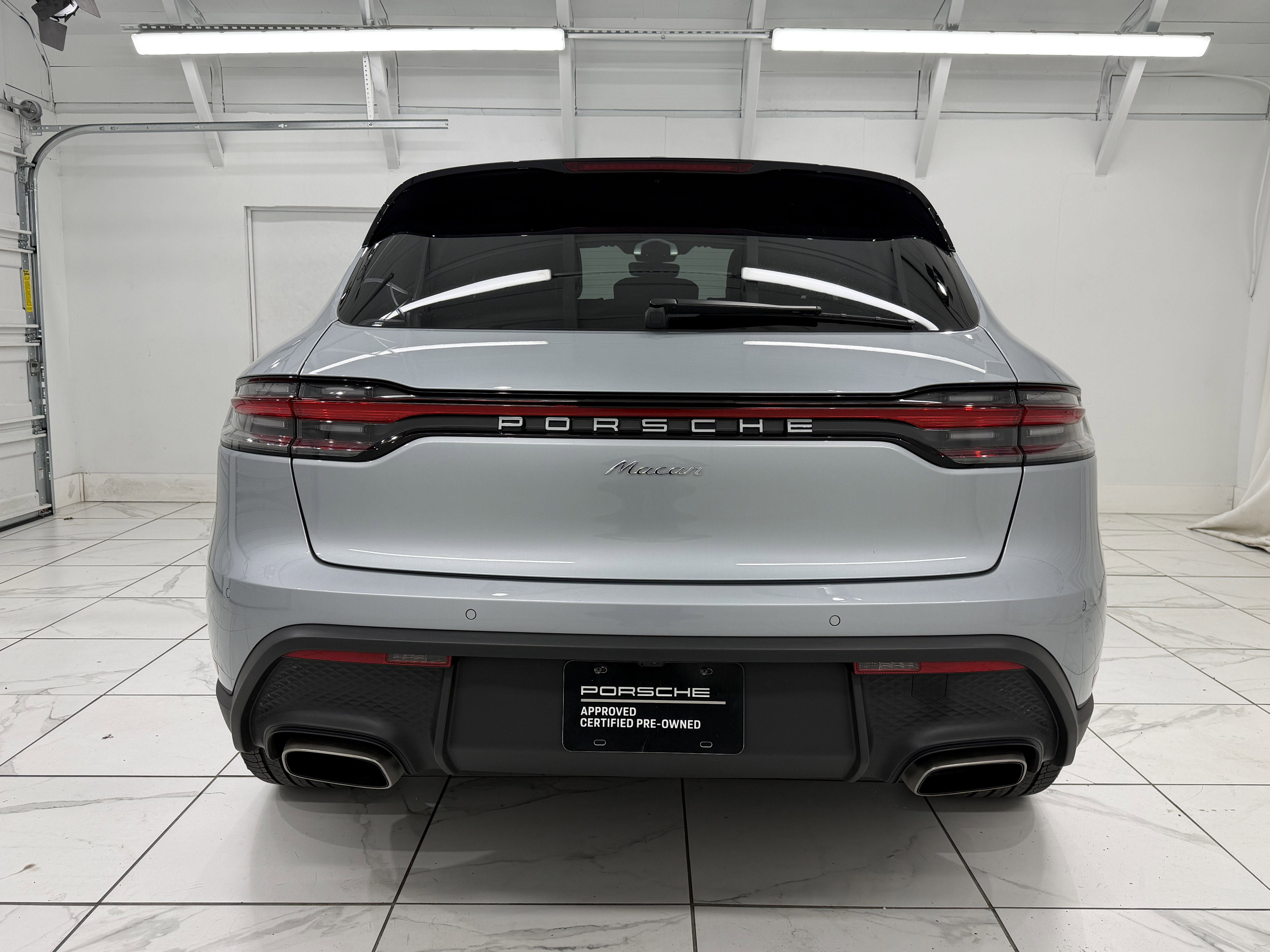 Certified 2025 Porsche Macan image 13