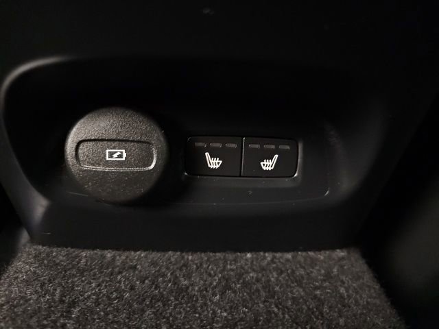 Used 2022 Volvo XC40 P8 Recharge Ultimate image 28