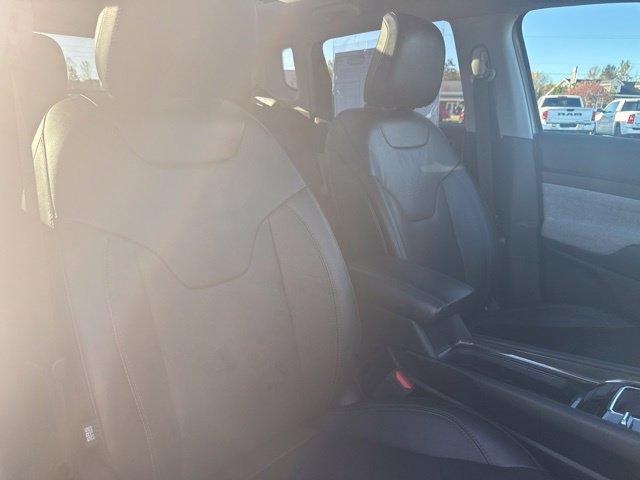 Used 2022 Jeep Compass Latitude w/ Sun and Sound Group AWD/4WD image 33