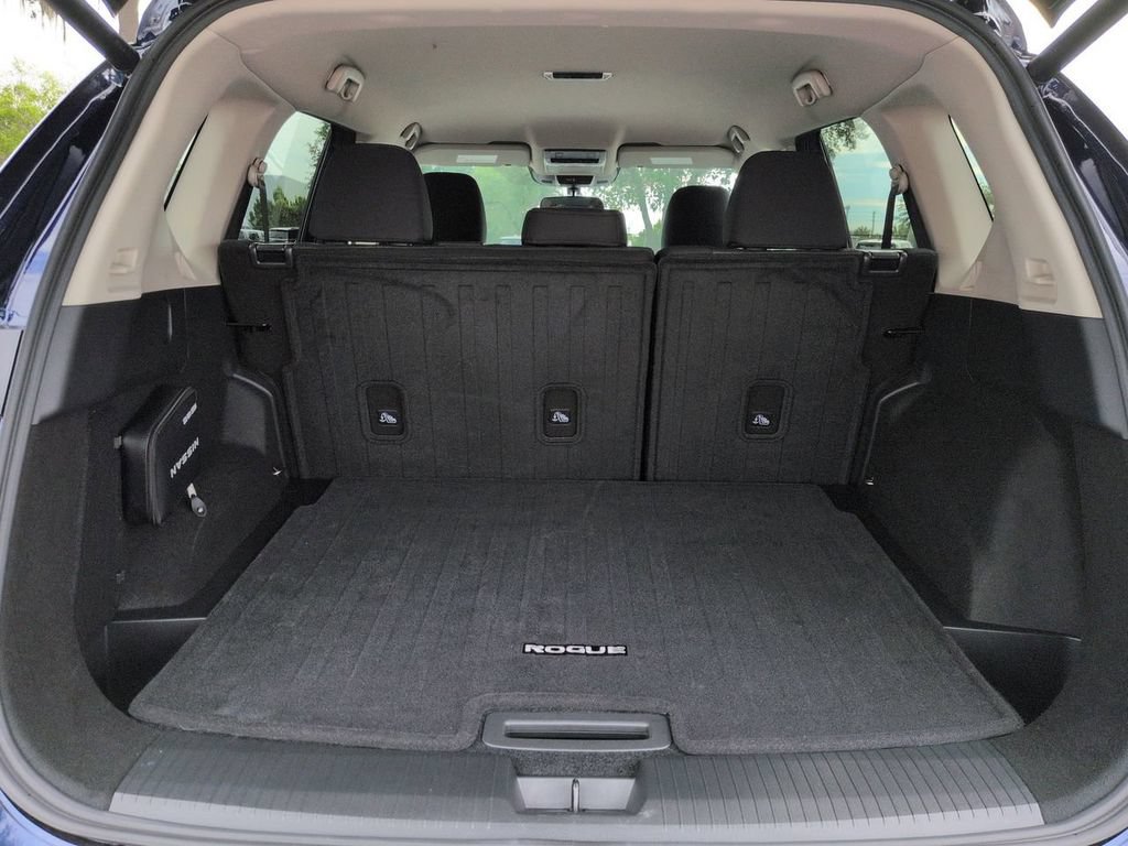Certified 2026 Nissan Rogue SV FWD image 13