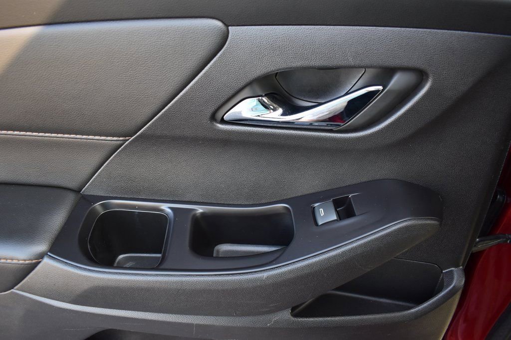 Used 2020 Chevrolet Traverse RS image 13