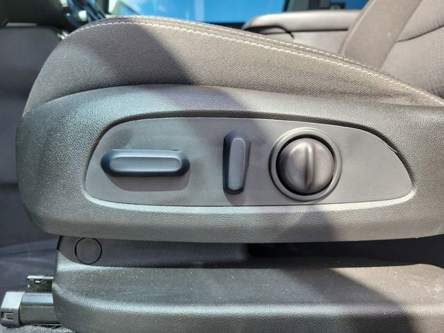 Used 2022 GMC Terrain SLE w/ Driver Convenience Package FWD image 18