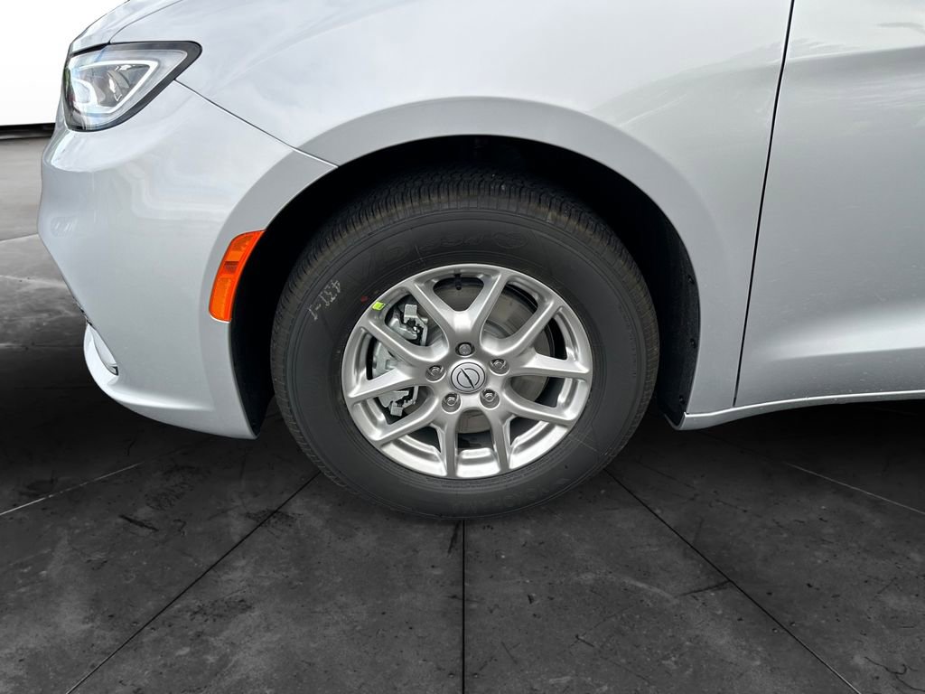 New 2026 Chrysler Pacifica Select image 14
