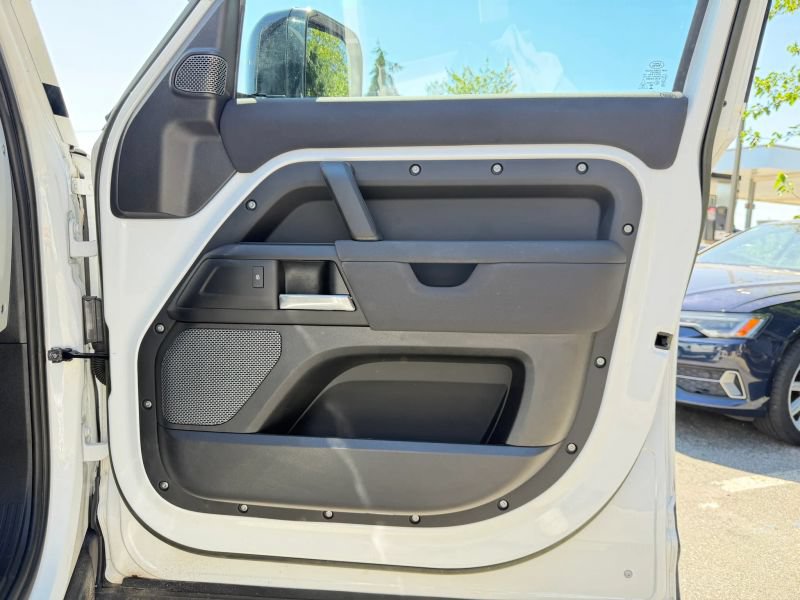 Used 2023 Land Rover Defender 110 AWD/4WD image 28