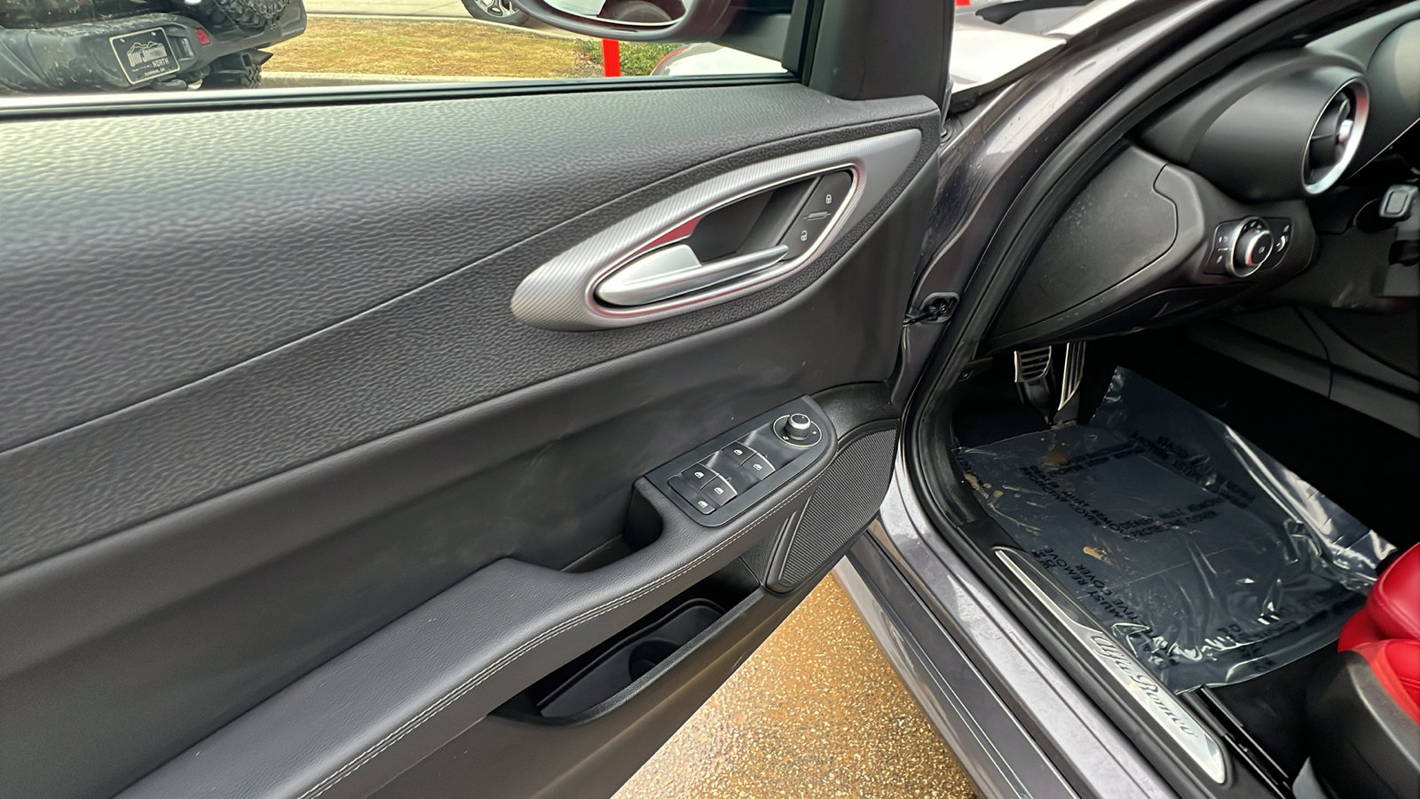 Used 2024 Alfa Romeo Giulia Veloce image 15