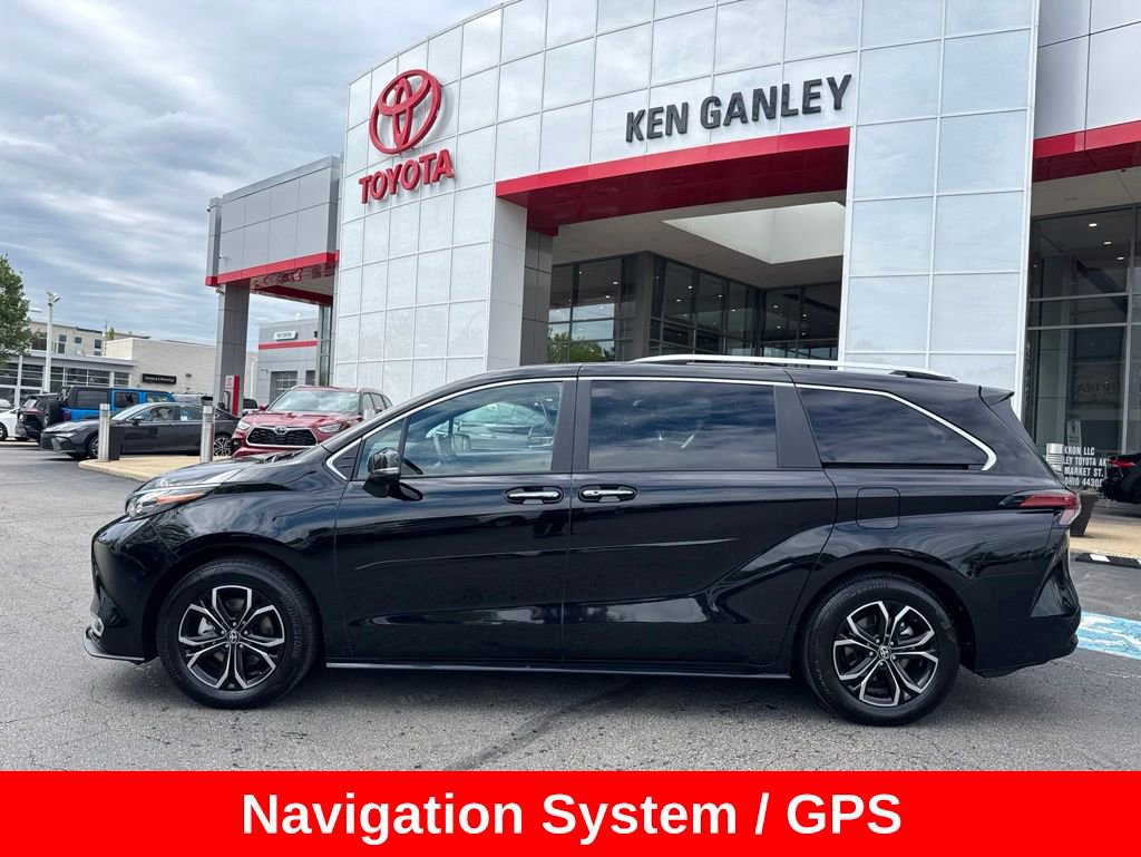 Used 2025 Toyota Sienna Platinum AWD/4WD image 3