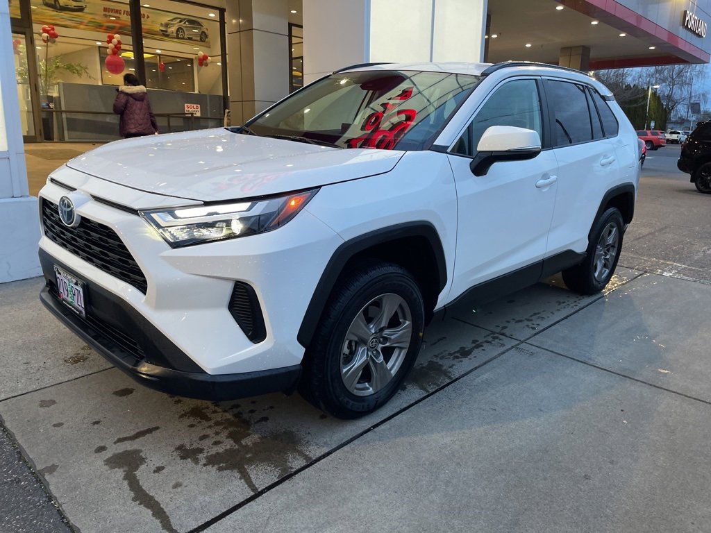 Used 2025 Toyota RAV4 XLE image 2