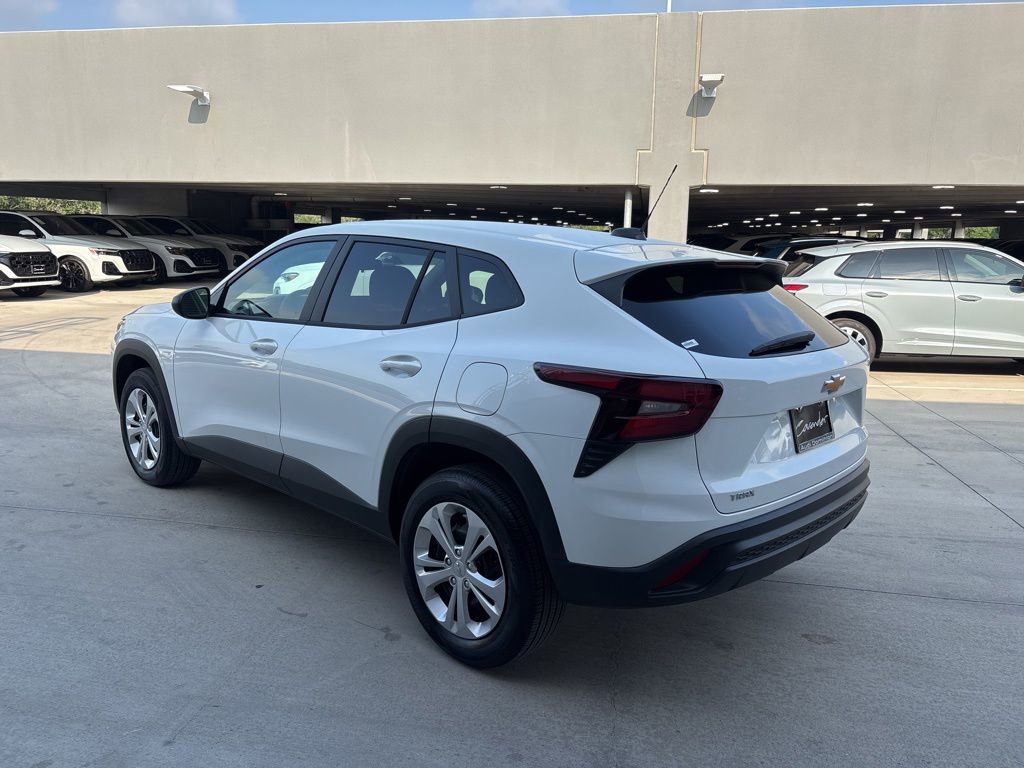 Used 2026 Chevrolet Trax LS FWD image 9