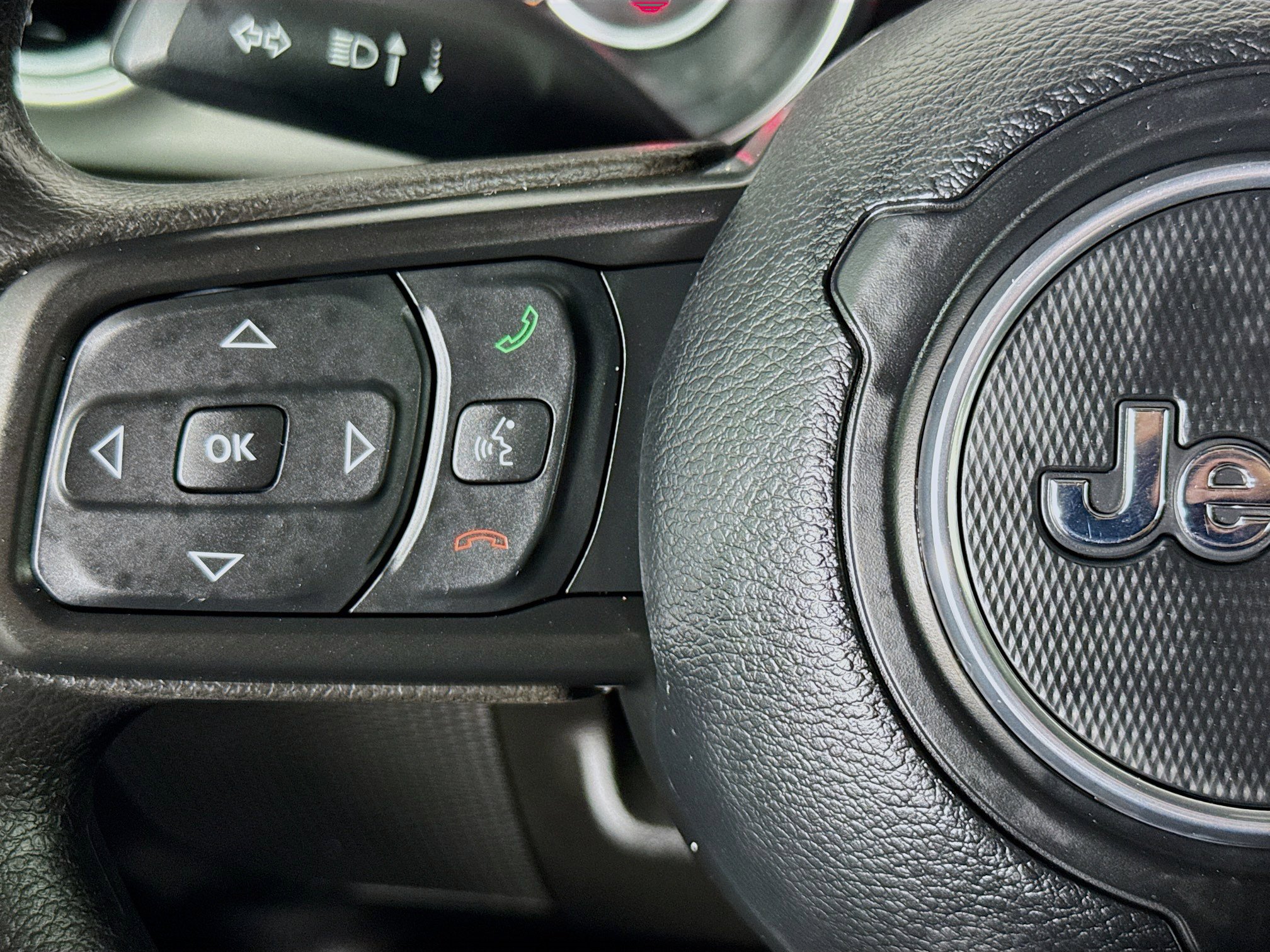 Used 2023 Jeep Wrangler Sport image 13