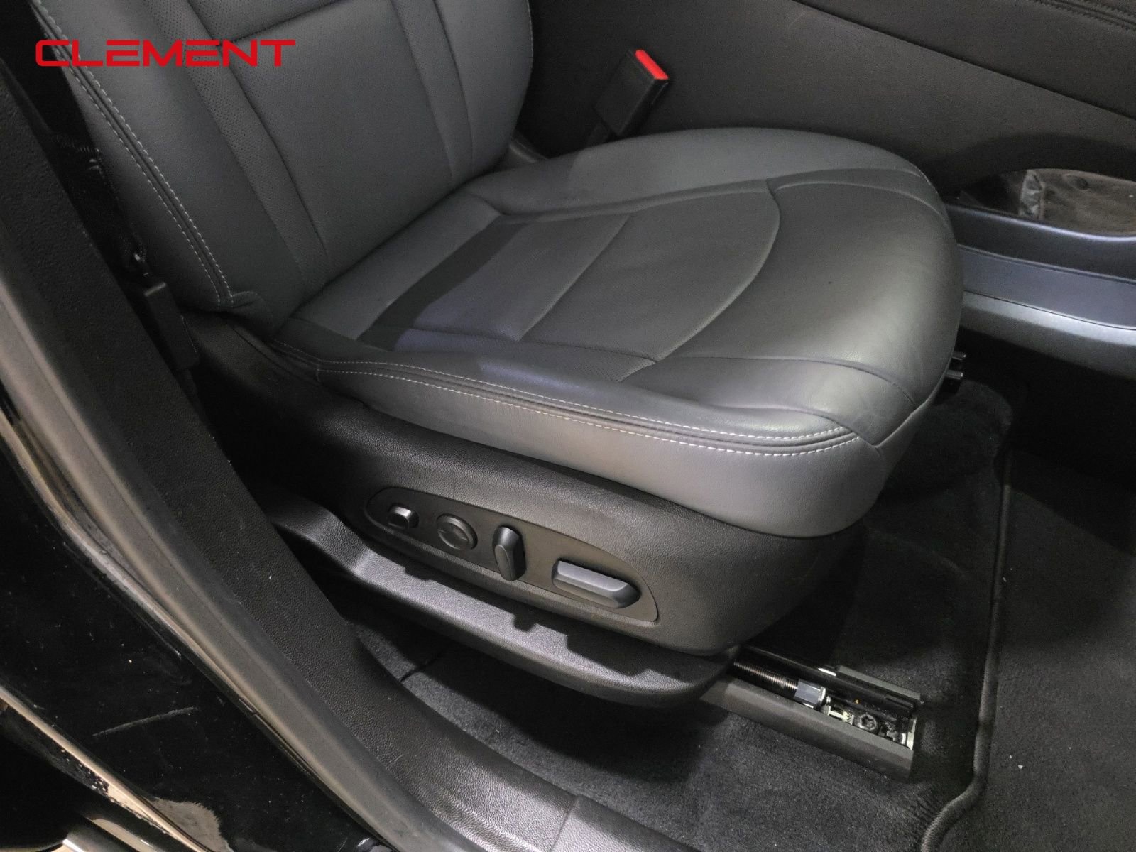 Used 2024 Buick Enclave Premium image 33