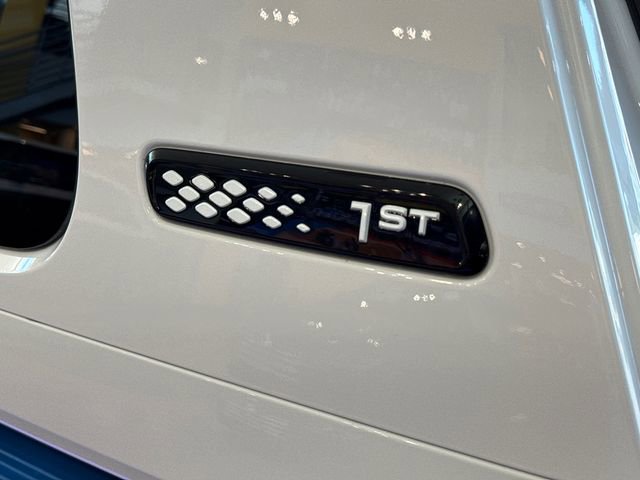 Used 2025 Volkswagen ID. Buzz 1st Edition image 15